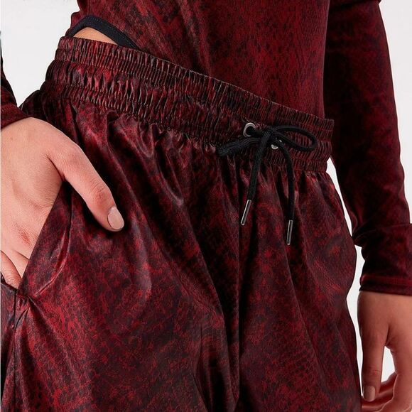 Nike red and black python print woven jogger pants size medium - Picture 7 of 14